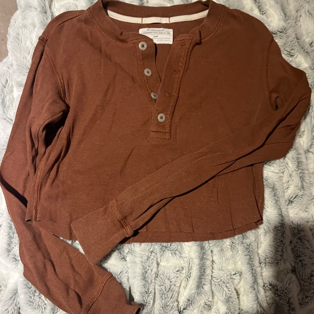 REI Long sleeved ribbed crop top
